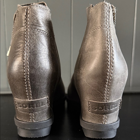 Stylish Sorel Gray Ankle Boots - Picture 2 of 4